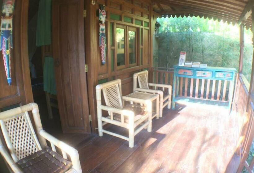 Бунгало Стандарт Вид на Сад, Green Paddy Hostel & Villa