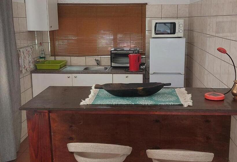 إستديو عائلى, Geluksdam Guest House