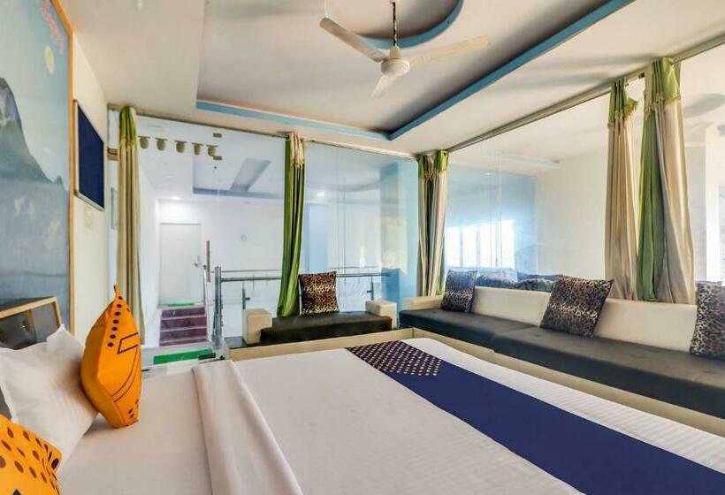 Трехместный Номер Классика, Spot On Hotel Lake City