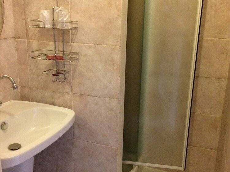 Номер Стандарт, Hôtel Du 6 Juin