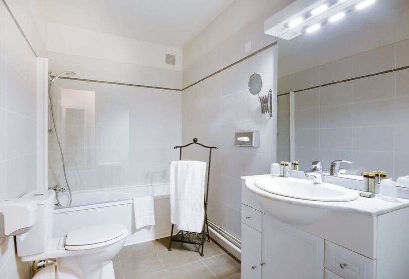 اتاق سوپریور با چشم‌انداز رودخانه, Hôtel Le Maxime   Best Western Signature Collection