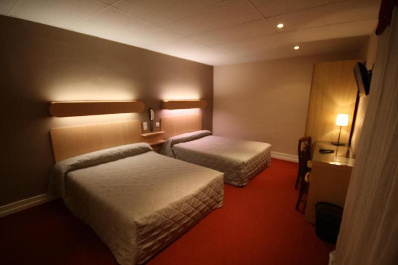 Четырехместный Номер Стандарт, Logis Hotel L Ange Couronne