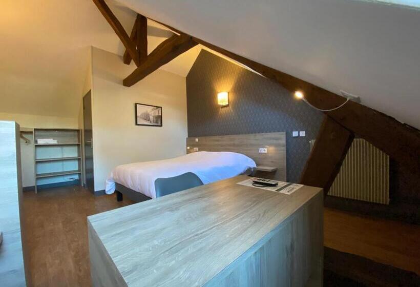 Четырехместный Номер Стандарт, Logis   Hôtel Saint Nicolas