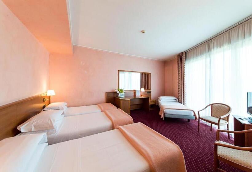 Четырехместный Номер Стандарт, Airport Hotel Bergamo