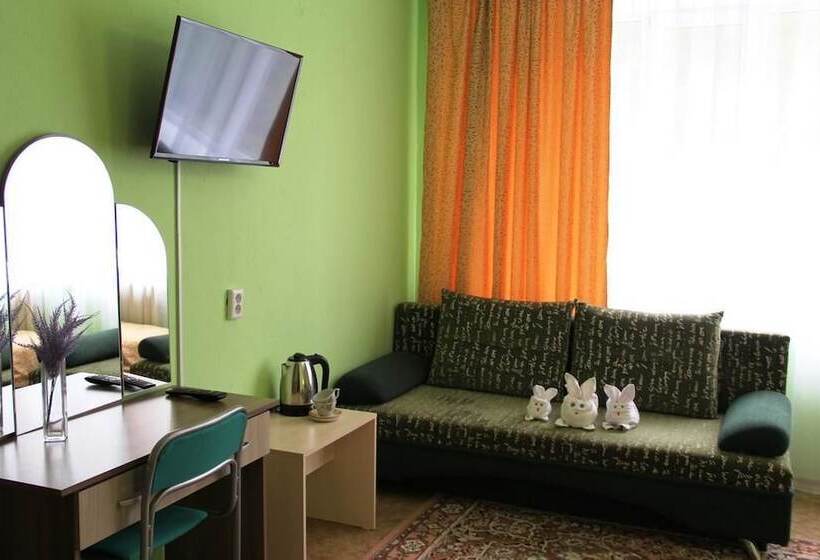 اتاق استاندارد سه نفره, Oasis Hotel   Hostel