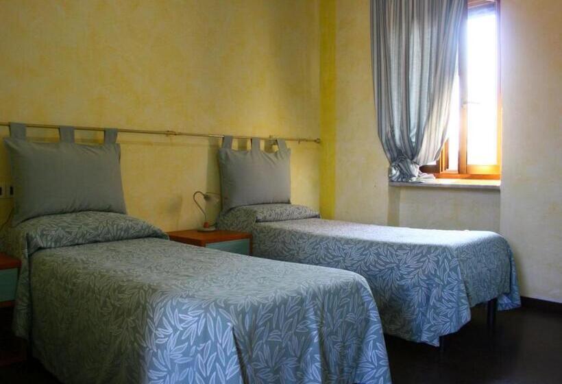 스탠다드 트리플 룸, Albergo Vecchio Pavone