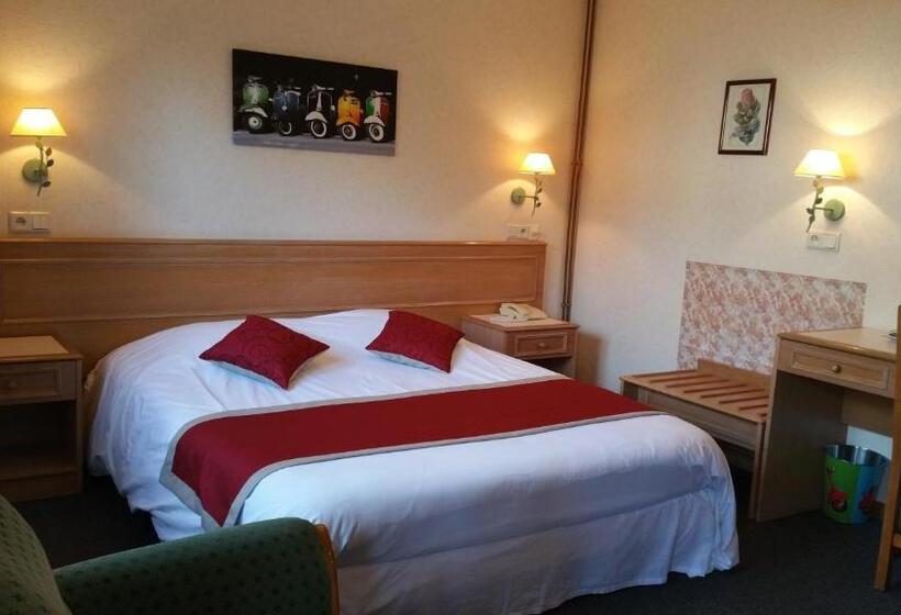 Номер Стандарт, Logis   Hotel Restaurant La Sapinière