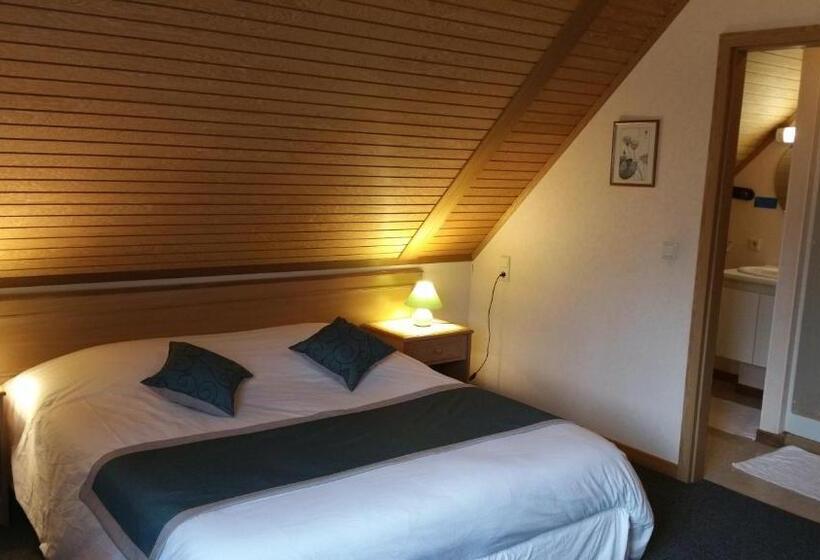 Номер Стандарт Трехместный, Logis   Hotel Restaurant La Sapinière
