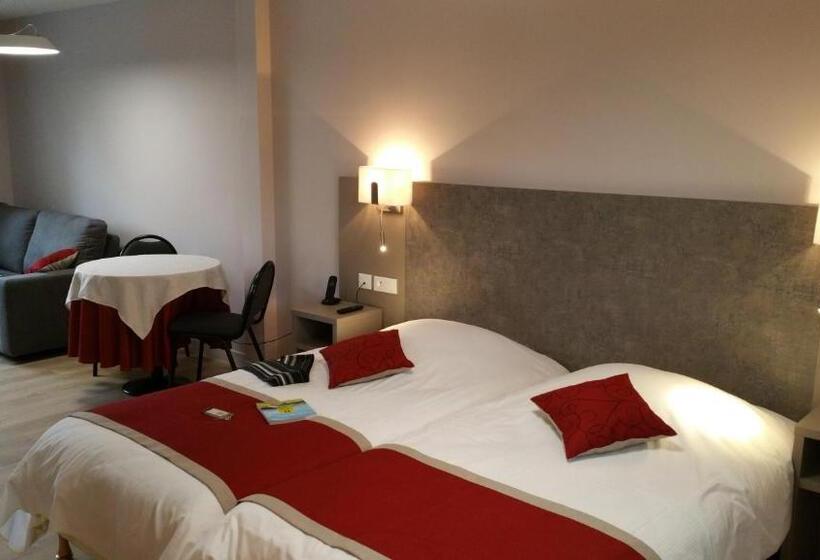 Студия Стандарт, Logis   Hotel Restaurant La Sapinière