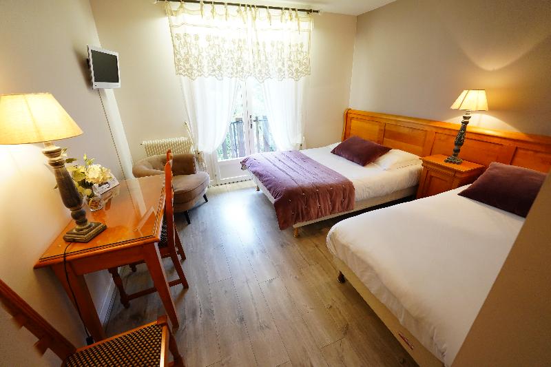 Номер Стандарт Трехместный, Logis Hôtel Le Griou