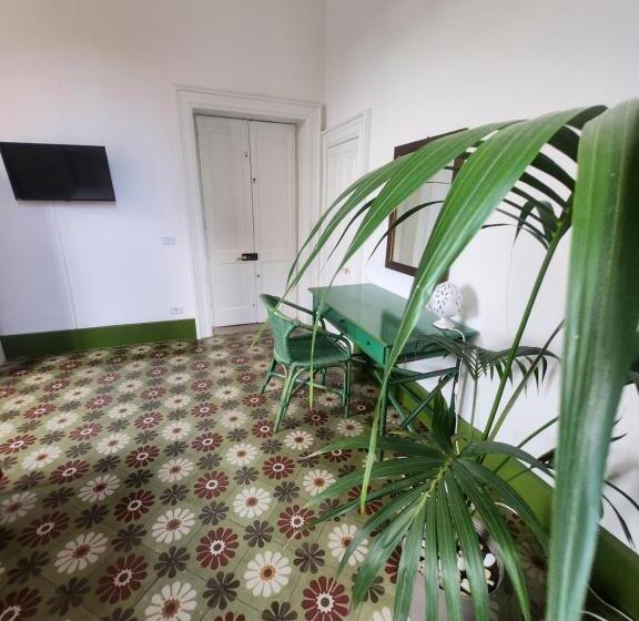 اتاق خانوادگی, Dimora Liberty