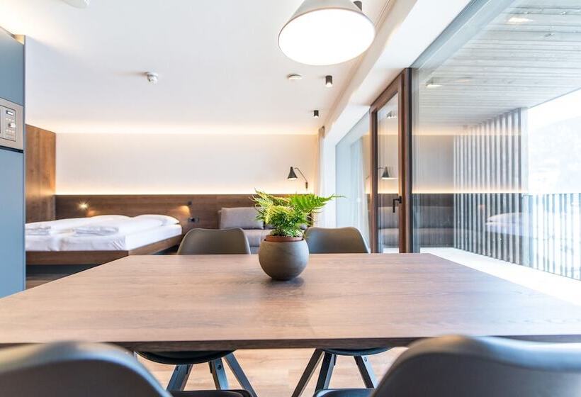 デラックススタジオ, Mountain Residence Montana