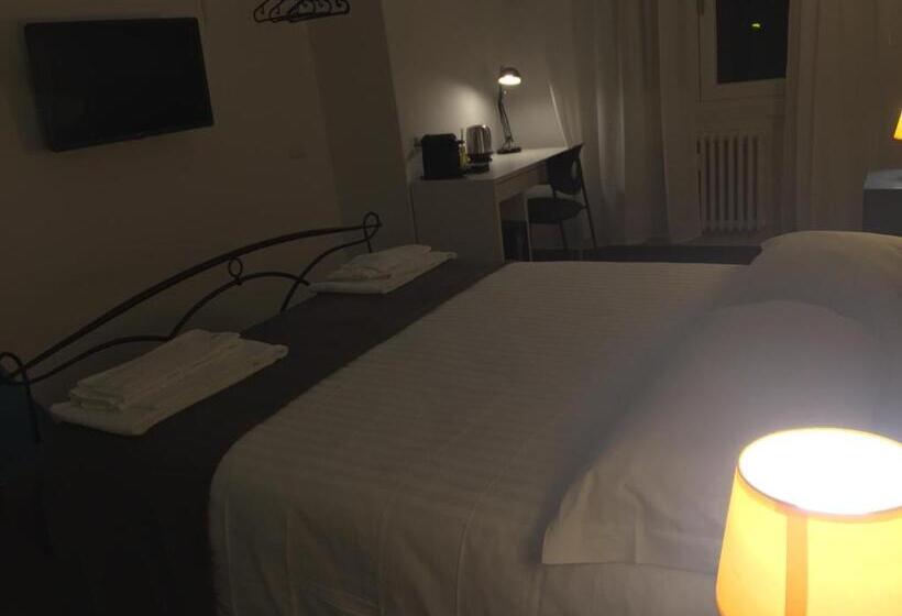 اتاق استاندارد, Mambo Suites