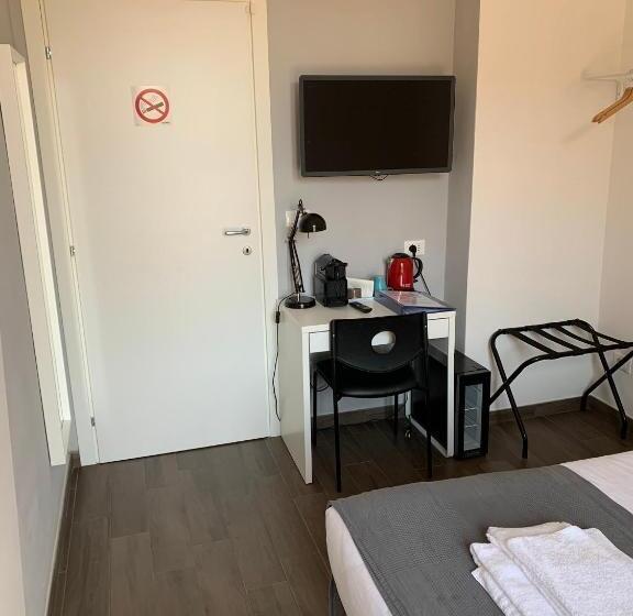 اتاق استاندارد یک نفره, Mambo Suites