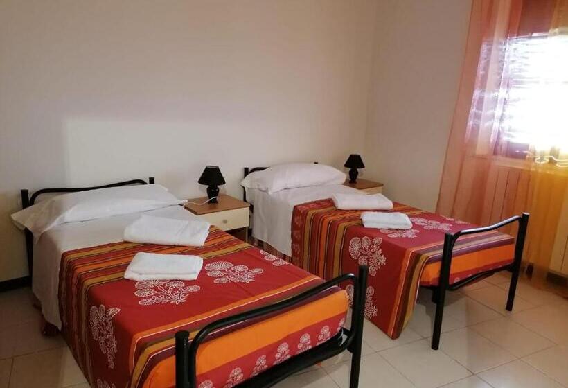 اتاق ساده سه‌ نفره, Bed And Breakfast Lagiocosa