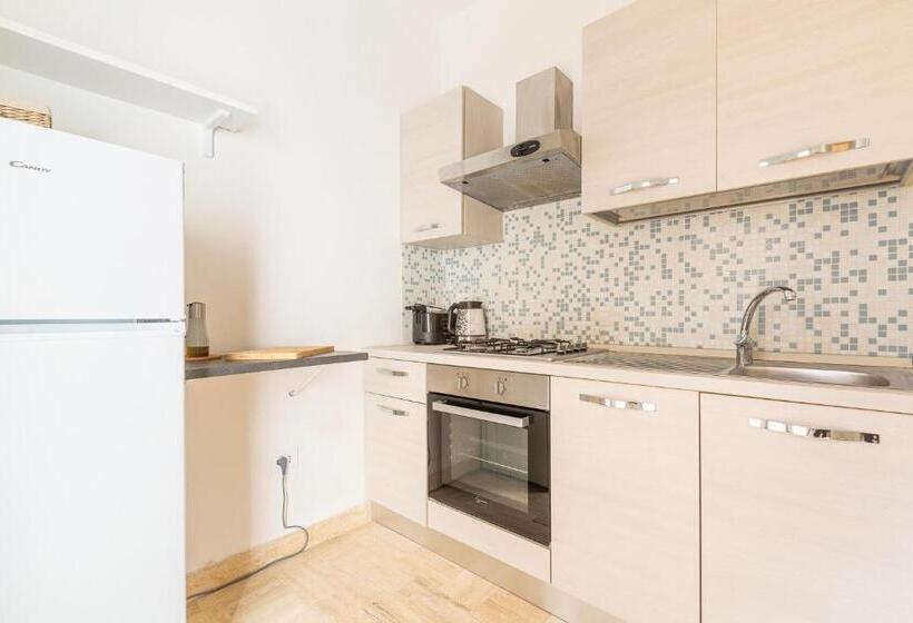 استودیوی لوکس, Dimora Le Tre Muse Guesthouse