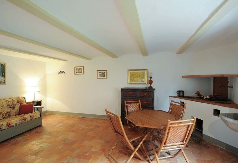 Апартаменты 3 Спальни, Borgo Rapale