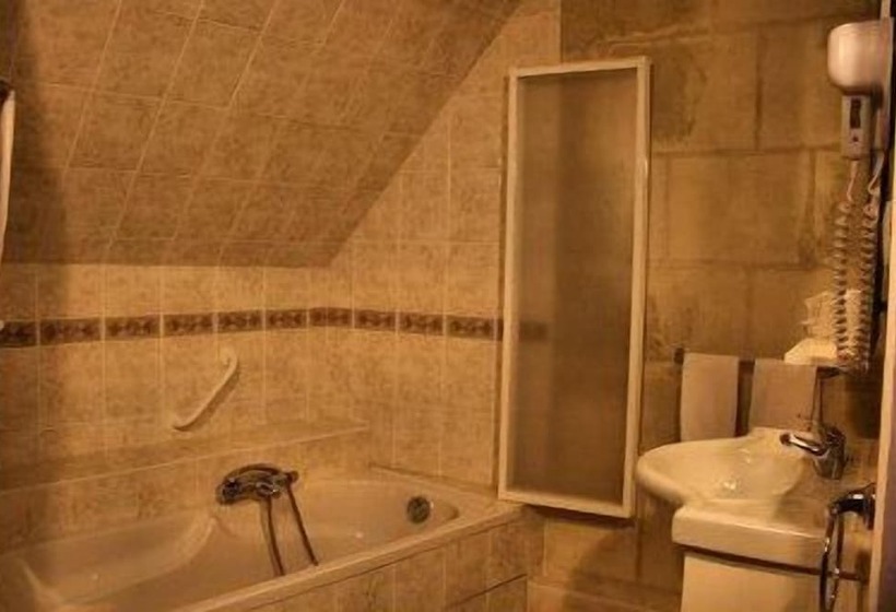 Номер Стандарт, Logis Auberge Le Colombien   Hôtel Et Restaurant