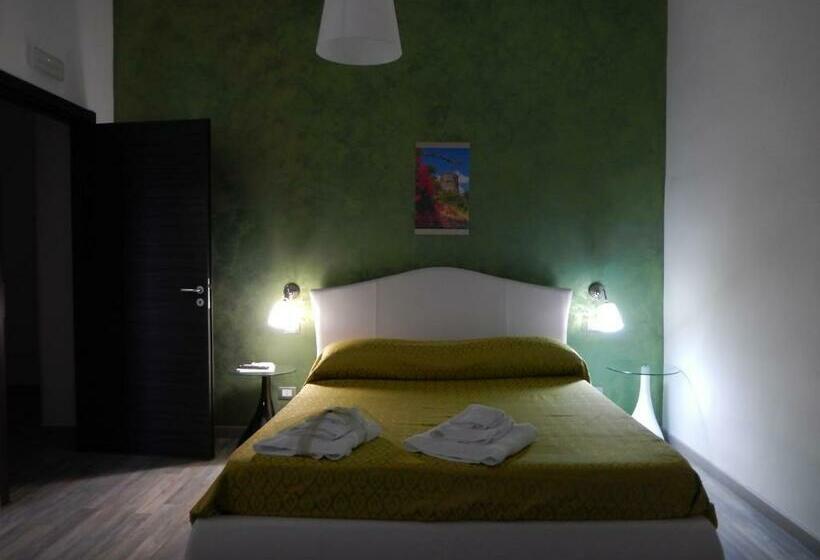 Трехместный Номер Стандарт с Балконом, B&b Magna Graecia