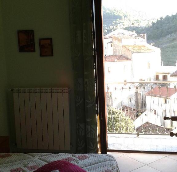 اتاق استاندارد با سرویس بهداشتی مشترک, B&b Montemare