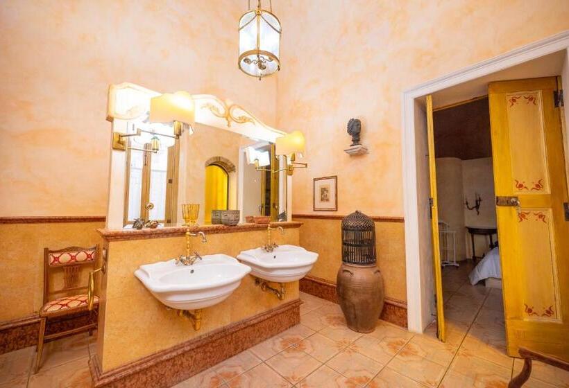 اتاق لوکس با تخت بزرگ, B&b Palazzo De Matteis