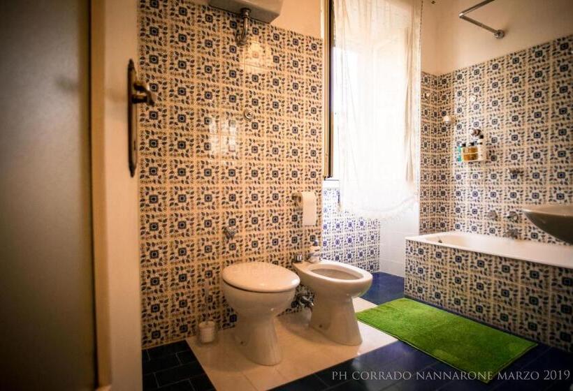 اتاق استاندارد یک تخته با بالکن, La Rocca Mia House B&b