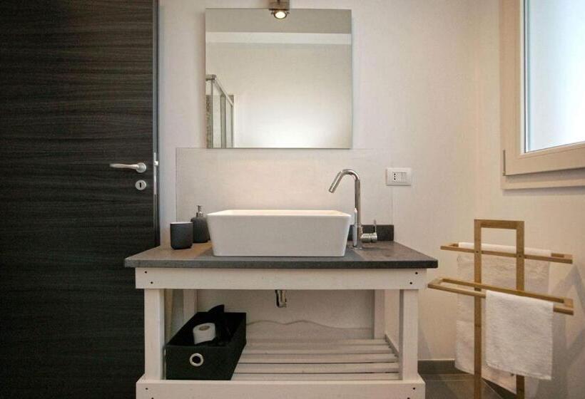 اتاق استاندارد سه نفره, B&b Roda Barocco
