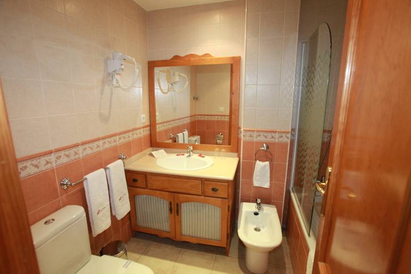 标准三人间, Raeli Hotel Siracusa