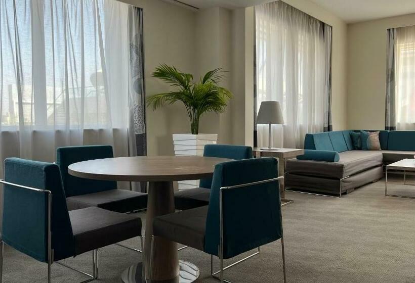 Люкс Executive Кровать Кинг, Novotel World Trade Centre Dubai