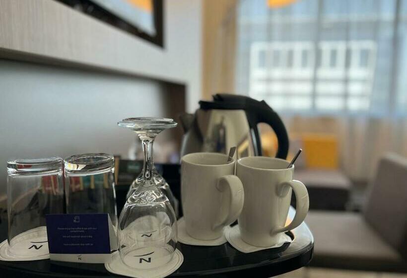 Номер Superior, Novotel World Trade Centre Dubai