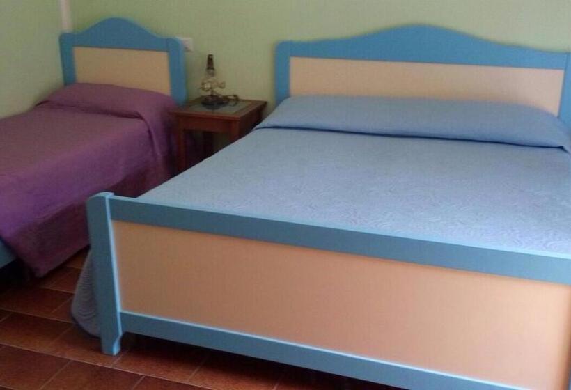 Трехместный Номер Стандарт с Балконом, B&b La Scogliera