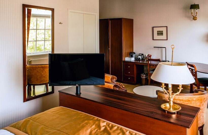 Standard Room, Grand Hotel Karel V