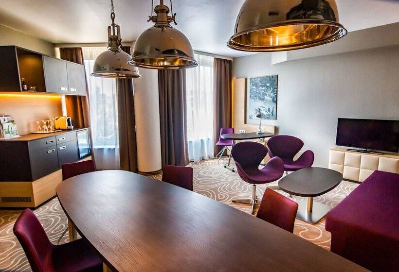 Люкс, Holiday Inn Budapest Budaörs, An Ihg