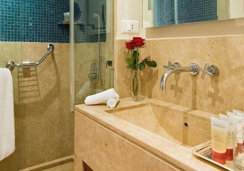 اتاق لوکس با چشم‌انداز دریا, Movenpick Resort Sharm El Sheikh