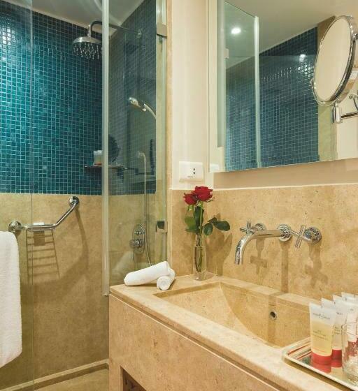اتاق کلاسیک با چشم‌انداز استخر, Movenpick Resort Sharm El Sheikh