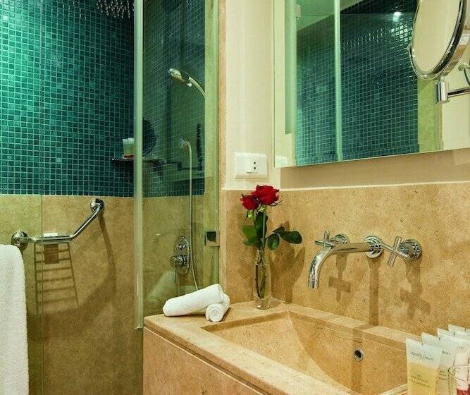 اتاق لوکس با چشم‌انداز دریا, Movenpick Resort Sharm El Sheikh