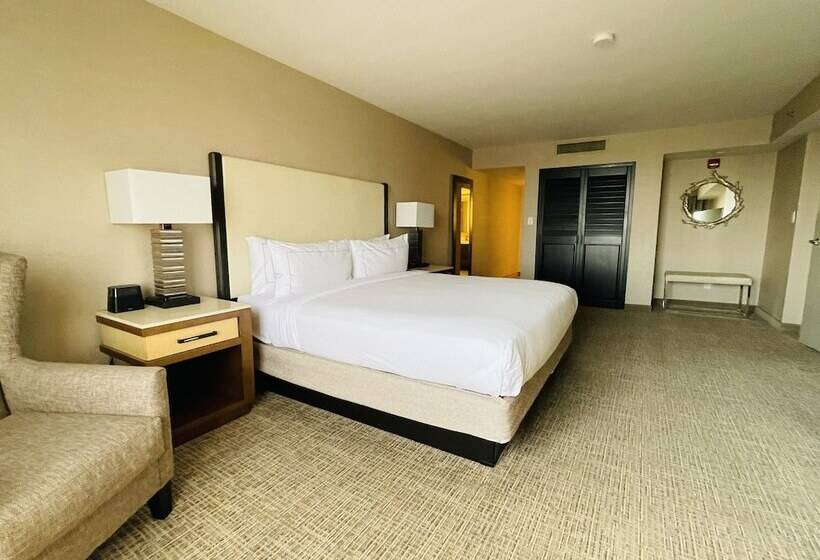 Люкс Кровать Кинг, Doubletree By Hilton Fresno Convention Center