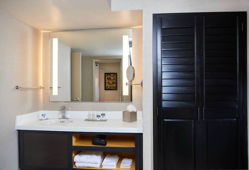 Люкс Кровать Кинг, Doubletree By Hilton Fresno Convention Center