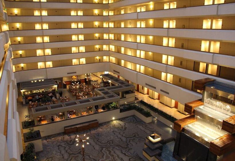 Номер Стандарт Кровать Кинг Адаптированный для Инвалидов, Doubletree By Hilton Fresno Convention Center