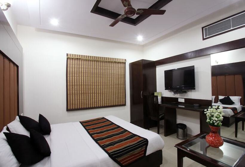 اتاق لوکس, Chowdhry Tourist Lodge   New Delhi Railway Station   2 Minutes Walk