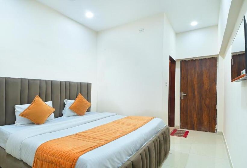 اتاق لوکس یک تخته, Chowdhry Tourist Lodge   New Delhi Railway Station   2 Minutes Walk