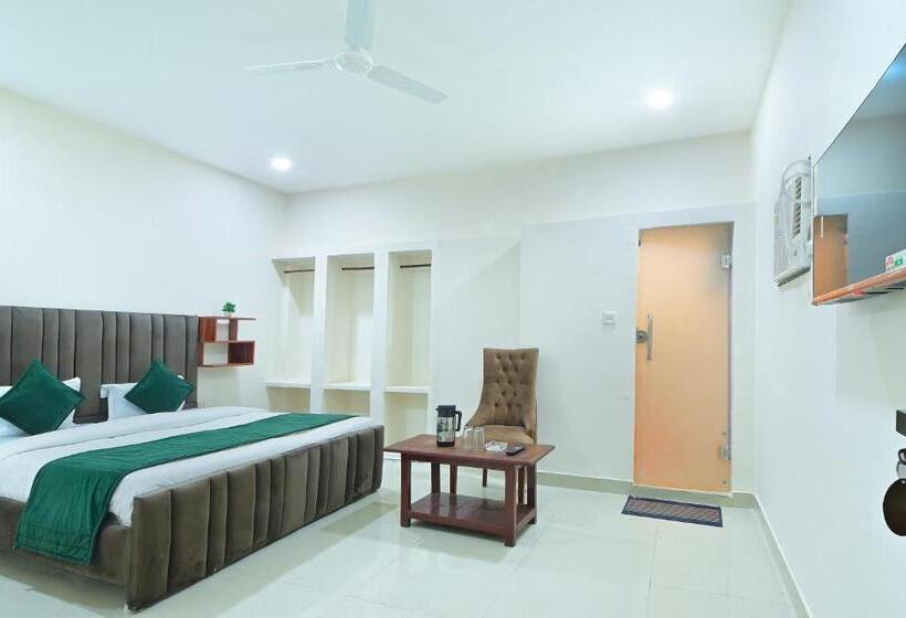 اتاق لوکس, Chowdhry Tourist Lodge   New Delhi Railway Station   2 Minutes Walk