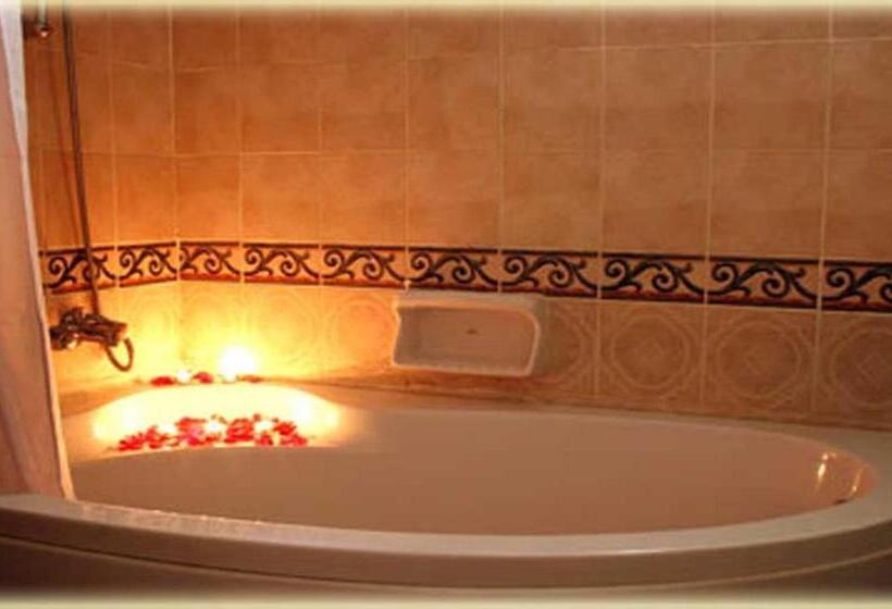 اتاق استاندارد سه نفره, Seti Abu Simbel Lake Resort