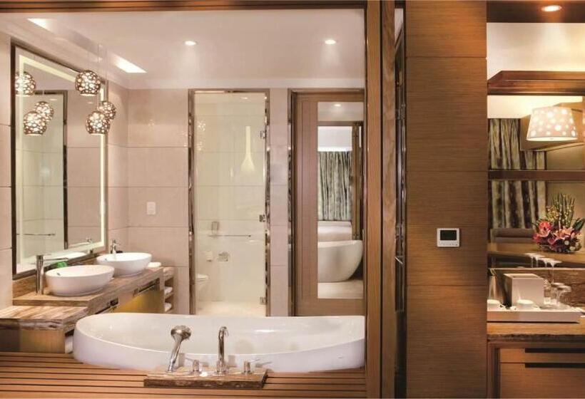 اتاق پرمیوم با چشم‌انداز دریا, Huidong Regal Palace Resort