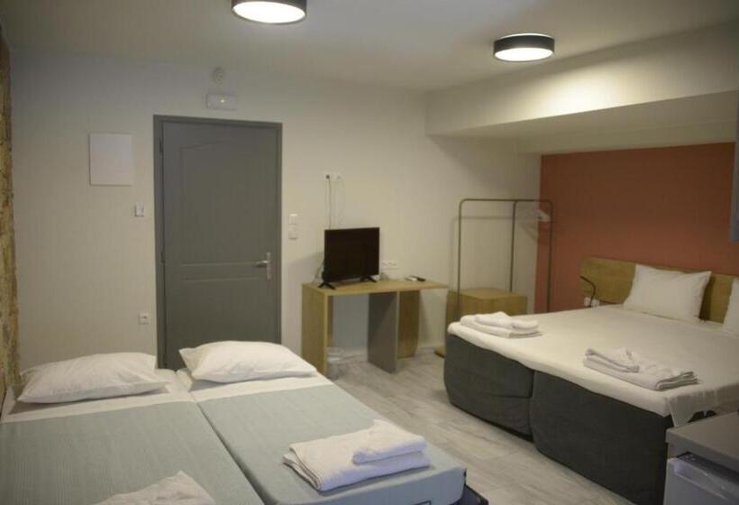 패밀리 스튜디오, Chios City Inn
