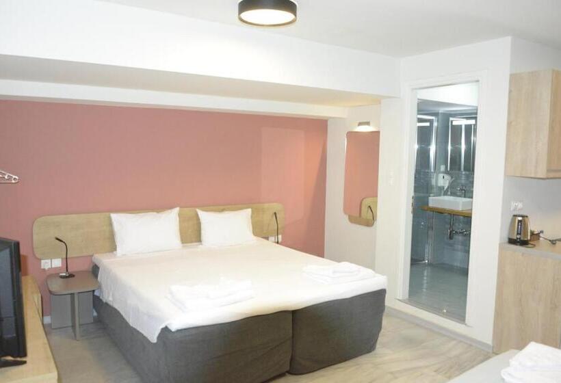 패밀리 스튜디오, Chios City Inn