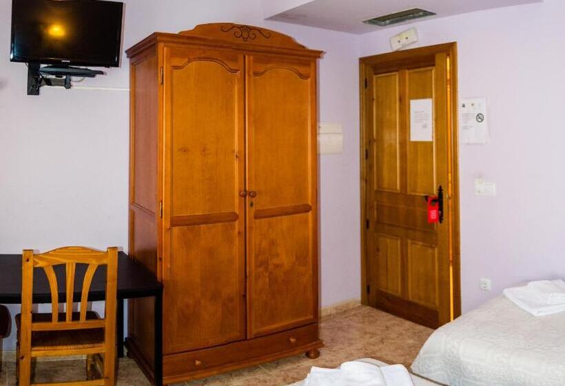 Трехместный Номер Базовый, El Roble Hotel Restaurante