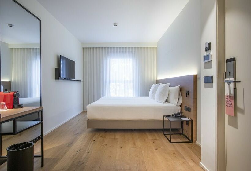 Номер Стандарт, Paxton Barcelona