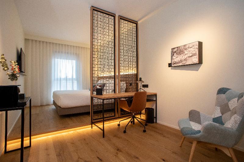 Номер Стандарт, Paxton Barcelona