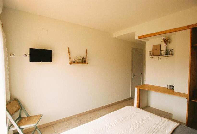 Номер Стандарт с Террасой, Hostal De L Aigua
